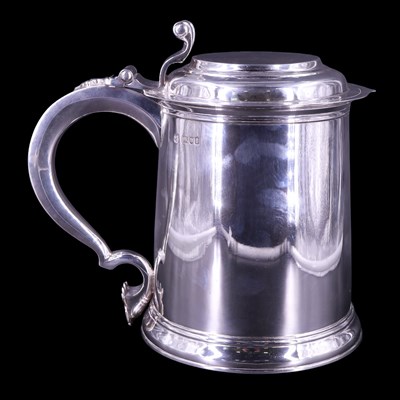 Lot 902 - An Edwardian oversized silver lidded tankard...