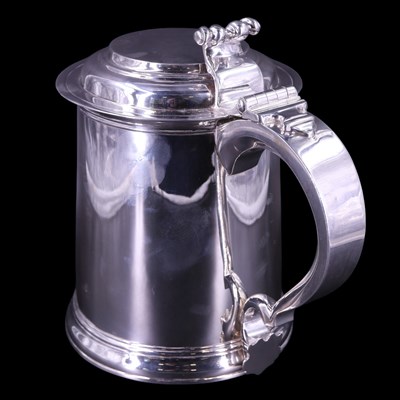 Lot 902 - An Edwardian oversized silver lidded tankard...
