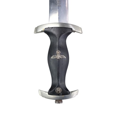 Lot 918 - A German Third Reich Model 1933 SS dagger by...