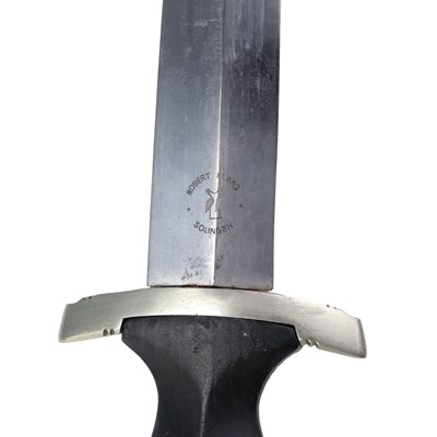 Lot 918 - A German Third Reich Model 1933 SS dagger by...