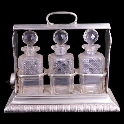 Lot 459 - A late Victorian Walker & Hall electroplate...
