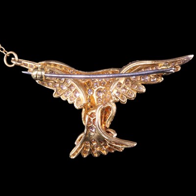 Lot 1518 - An impressive diamond and 18 ct gold brooch in...
