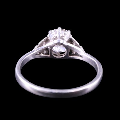 Lot 1116 - An impressive diamond ring comprising a...