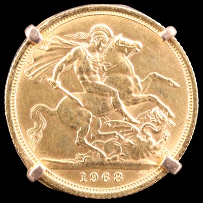 Lot 1667 - A 1968 sovereign coin ring, 12.2 g