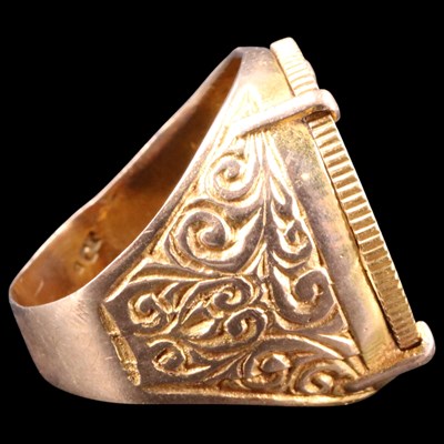 Lot 1667 - A 1968 sovereign coin ring, 12.2 g