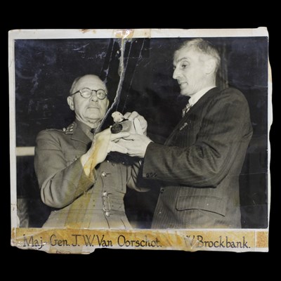 Lot 195 - A PDSA Dickin medal awarded to the homing...