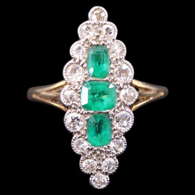 Lot 1193 - An attractive late 19th / early 20th Century...