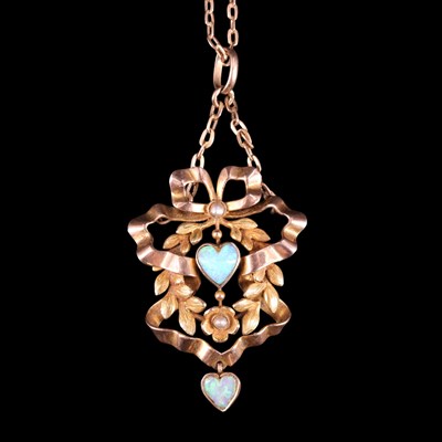Lot 1354 - A fine late 19th / early 20th Century opal,...