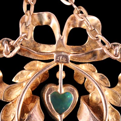 Lot 1354 - A fine late 19th / early 20th Century opal,...