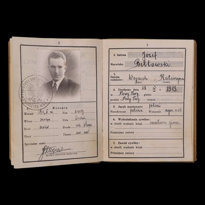 Lot 15 - A Free Polish Army decoration and campaign...