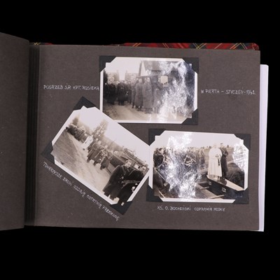 Lot 15 - A Free Polish Army decoration and campaign...
