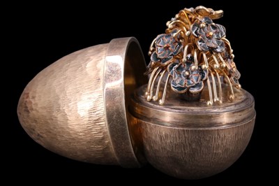 Lot 1034 - A cased 1970s Stuart Devlin silver gilt...