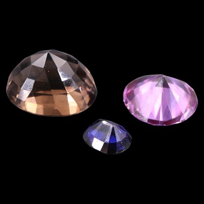 Lot 1383 - Large unmounted facet-cut ruby, sapphire and...