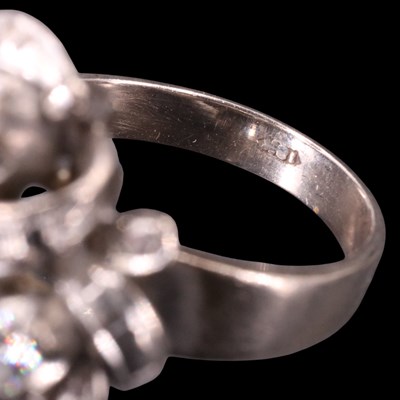 Lot 1386 - An impressive diamond and 18 ct (white) yellow...