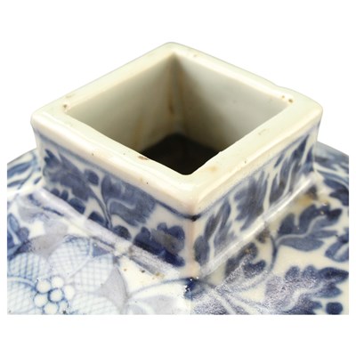Lot 473 - A fine pair of Qing Chinese wucai porcelain...