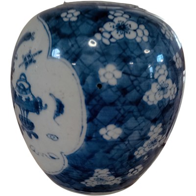Lot 476 - A pair of Qing Chinese blue-and-white...