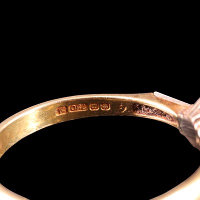 Lot 1431 - A near-contemporary diamond ring, comprising a...