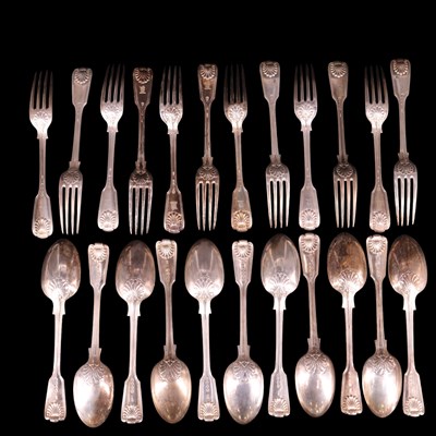 Lot 1172 - A set of 12 Victorian silver fiddle, thread...
