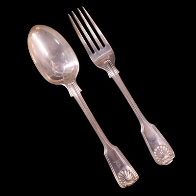 Lot 1172 - A set of 12 Victorian silver fiddle, thread...