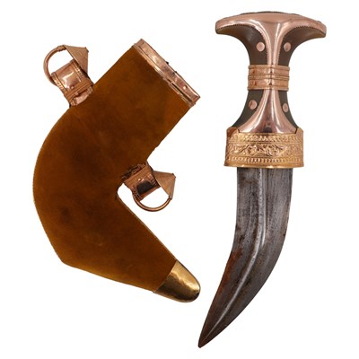 Lot 421 - An Omani yellow-metal-mounted jambiya dagger,...