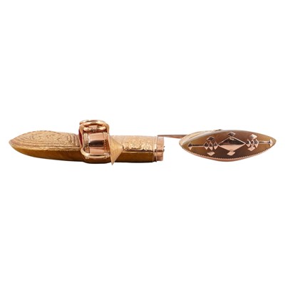 Lot 421 - An Omani yellow-metal-mounted jambiya dagger,...