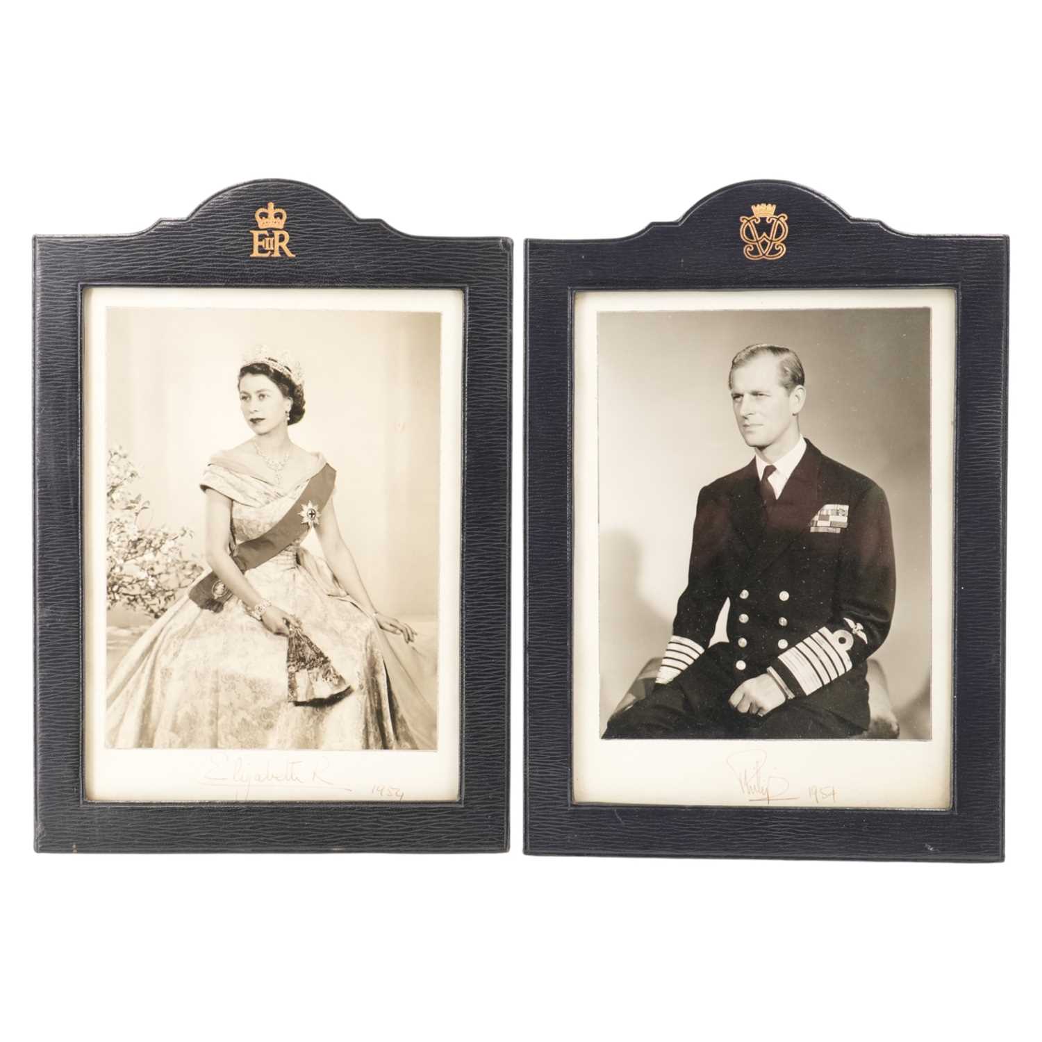 Lot 586 - [Autograph] A pair of Royal presentation...