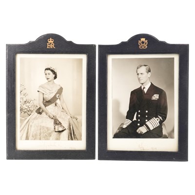 Lot 586 - [Autograph] A pair of Royal presentation...