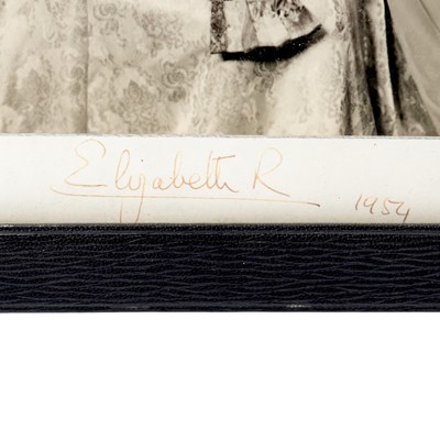 Lot 586 - [Autograph] A pair of Royal presentation...