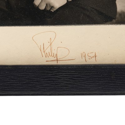 Lot 586 - [Autograph] A pair of Royal presentation...