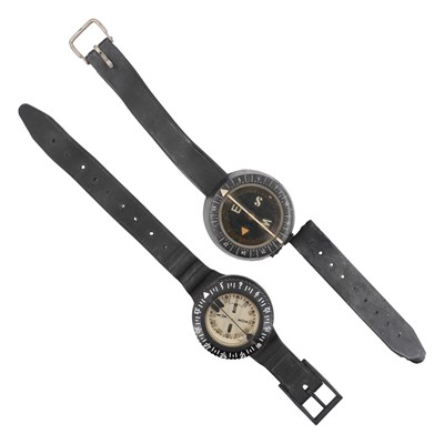 Lot 814 - A vintage LSI diving wrist compass, marked "US...