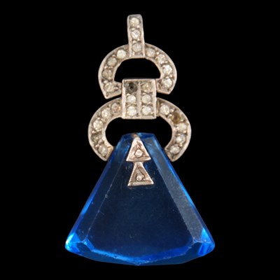 Lot 1249 - An Art Deco influenced sapphire-coloured paste...