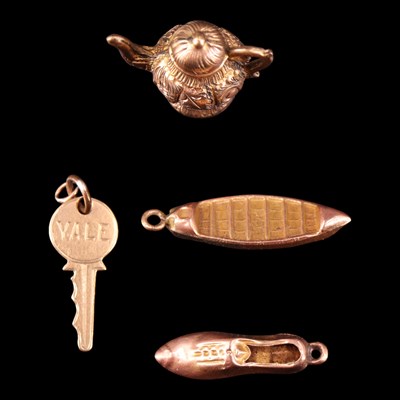 Lot 1262 - 9 ct yellow metal slipper, key, rowing boat...