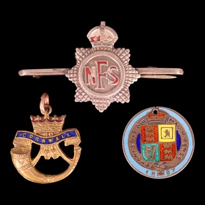 Lot 32 - A Duke of Cornwall's Light Infantry sweetheart...