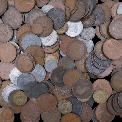 Lot 590 - A quantity of GB pre-decimal to decimal coins