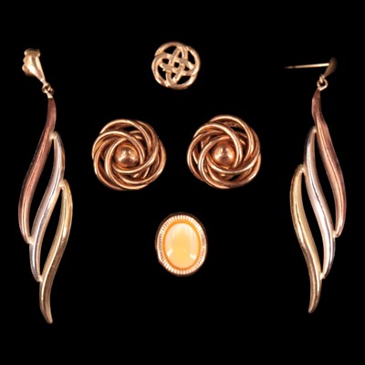 Lot 944 - A pair of vintage yellow metal "knot" stud...