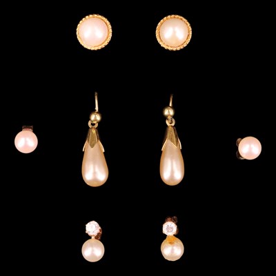 Lot 1217 - Late 20th Century pearl and 9 ct gold teardrop...
