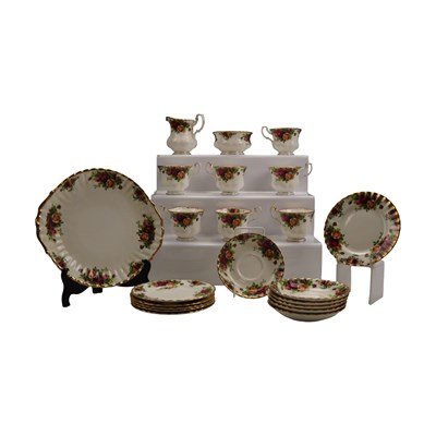Lot 1101 - A Royal Albert Old Country Roses teaset for six