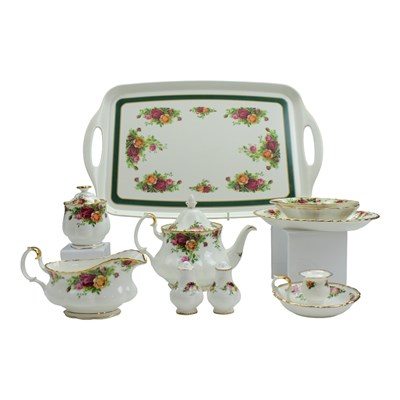 Lot 1104 - A comprehensive suite of Royal Albert "Old...
