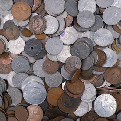 Lot 614 - A quantity of largely GB base metal coins,...