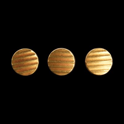 Lot 1284 - Three 18 ct yellow metal shirt studs, each...
