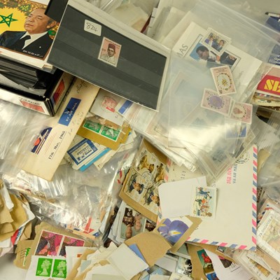 Lot 648 - A quantity of loose stamps and philatelic...