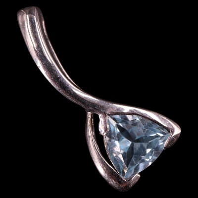 Lot 1326 - A contemporary blue topaz and white gold...