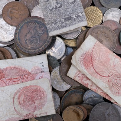 Lot 615 - A quantity of GB and world coins and banknotes