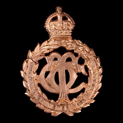 Lot 144 - A Royal Dick Veterinary College OTC cap badge,...