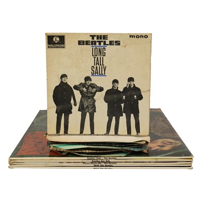 Lot 851 - A quantity of 1960s Beatles vinyl records and...