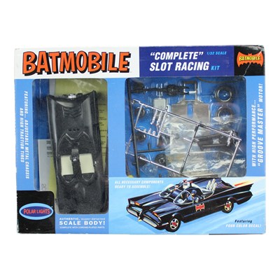 Lot 891 - [Batman] A vintage Polar Lights Batmobile 1/32...