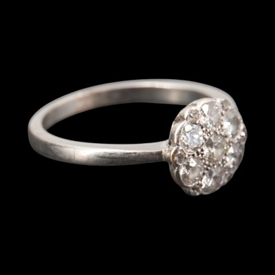 Lot 1341 - A vintage diamond cluster ring, comprising...