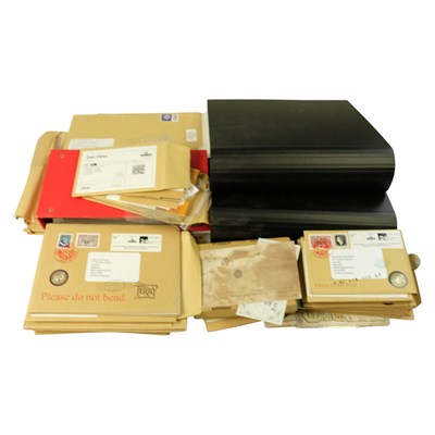 Lot 645 - A large quantity of Terry Pratchett Discworld...