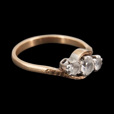 Lot 1237 - A vintage three-stone and 9 ct gold ring,...