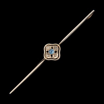 Lot 1350 - A late 19th / early 20th Century sapphire and...